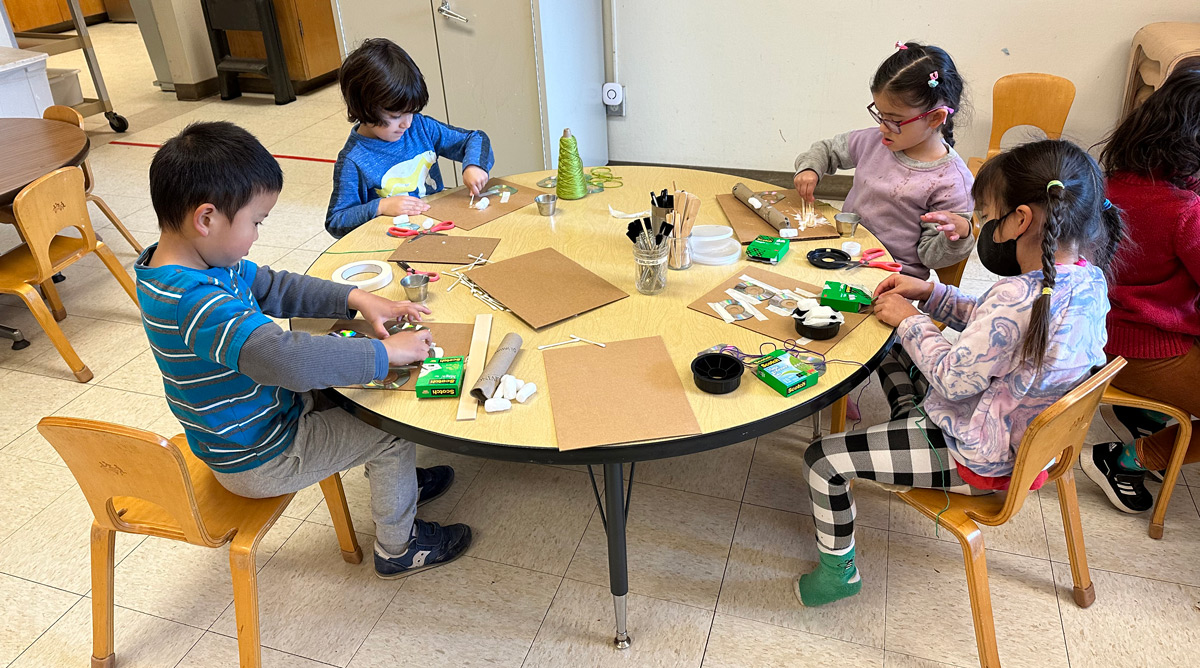 Children in tinker lab