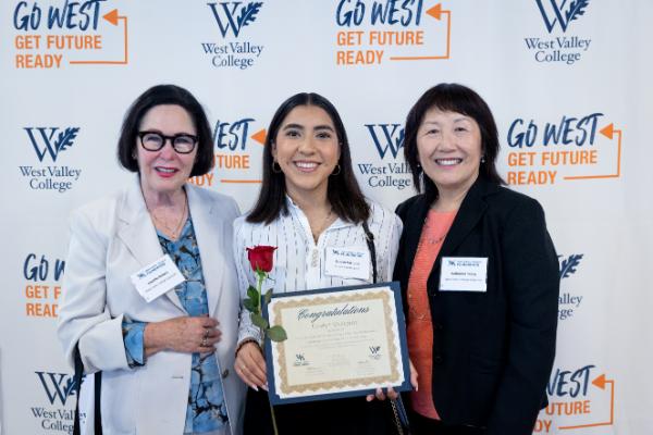 Student with Saratoga Foothill donors