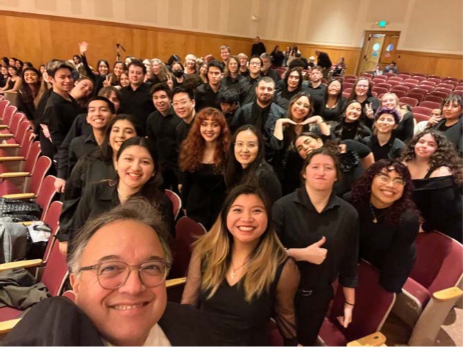 lou de la rosa with choral program students