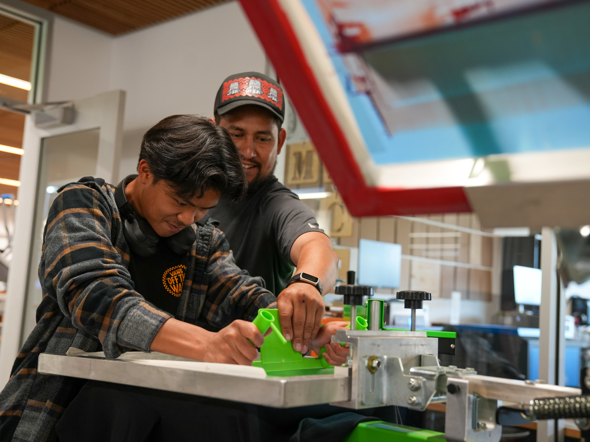 steamd fest instructor teaching student how to screen print design
