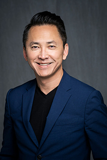 Viet Thank Nguyen headshot