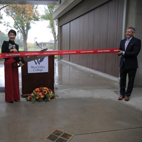 Fang Pei Che at building ribbon cutting