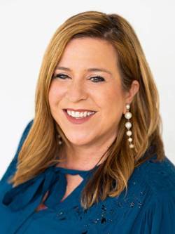 Andrea Vizenor