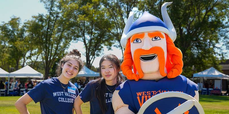 students with vik the viking