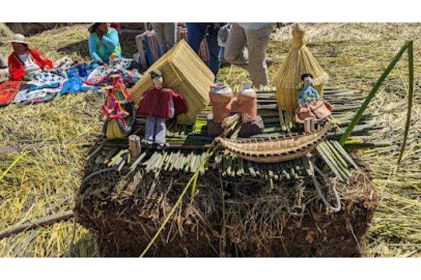 Uros figures