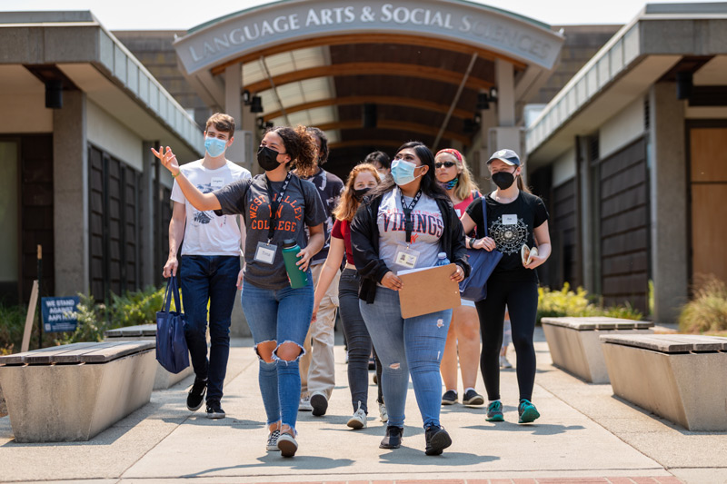 Student group tour in front of LA/SS